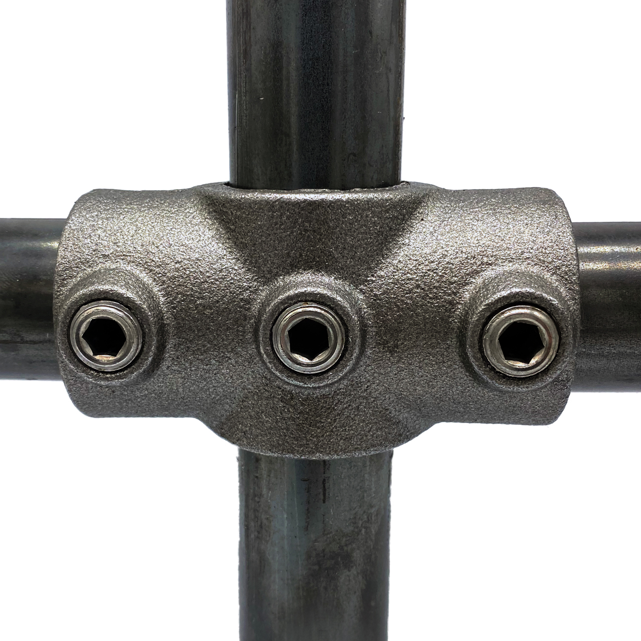 Dark grey, coarsely textured metal cross joint connecting four black tubes (Ø 33.7 mm). One vertical tube runs through the centre, another is connected at the top. Two horizontal tubes on the left and right. 3 Allen screws.