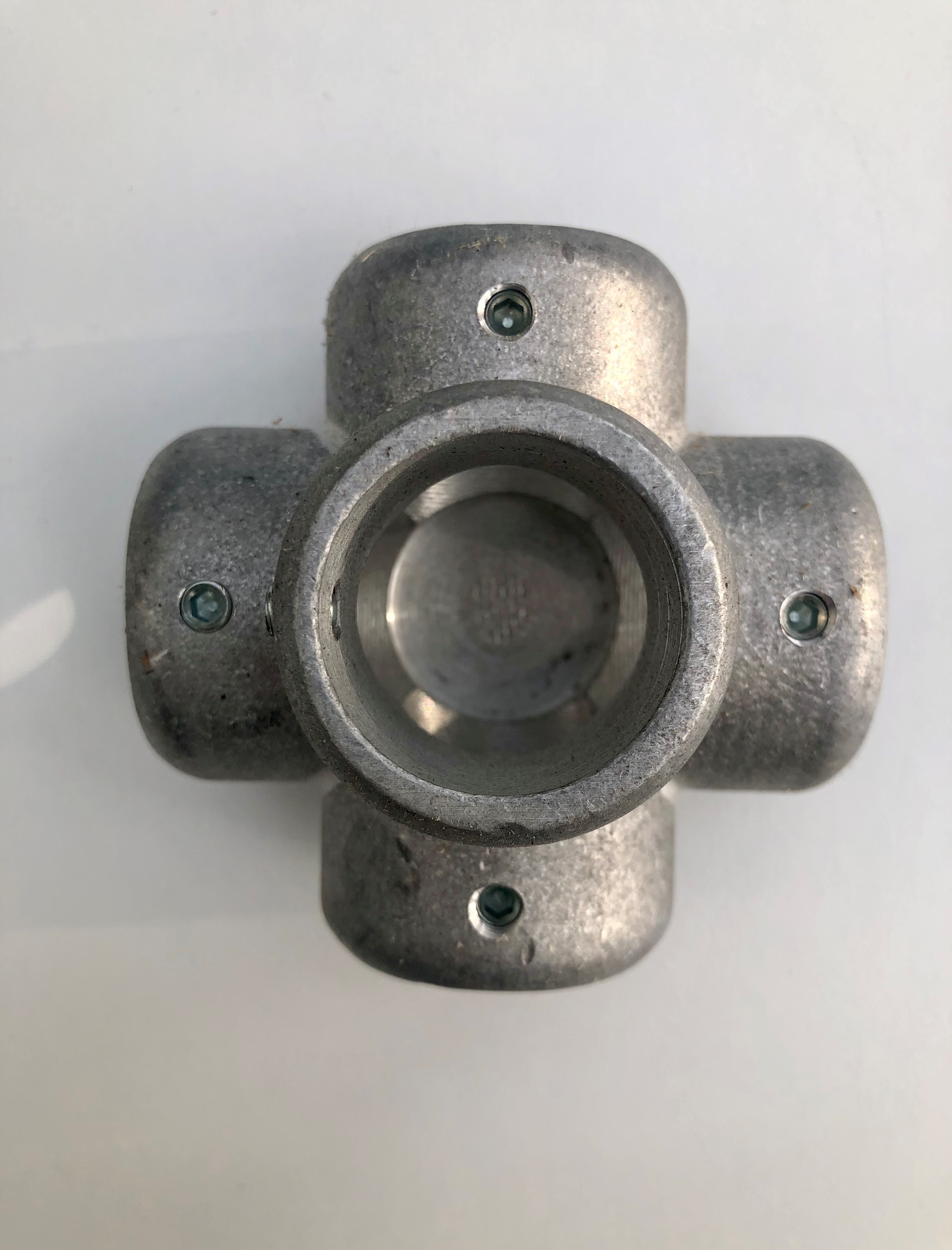 Kreuzverbinder 3 Abgänge, 30mm, 220gr, Alu roh Madenschrauben